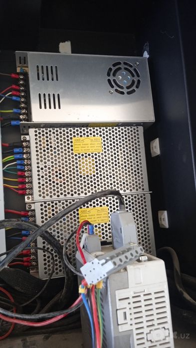 Uv printerining platasi sotiladi