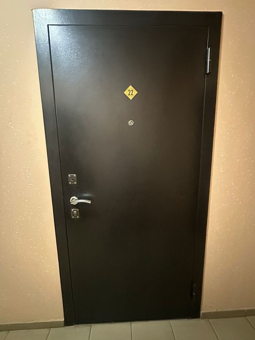 Продам железную дверь