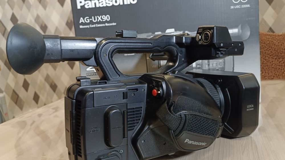 Видеокамера Panasonic AG_UX90