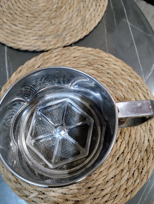 Полуавтомотический просеиватель муки