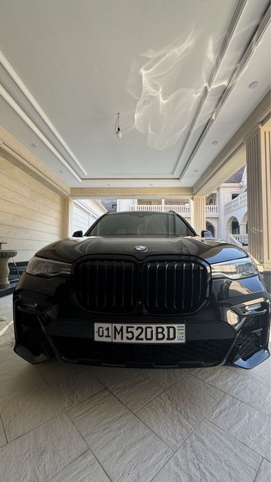 BMW X7 50i 4.4 литра