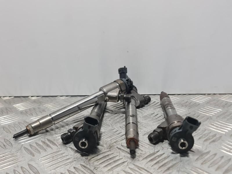 Injector Opel Crossland X 1.5 turbo 75 kw D15DT (DV5RD)
