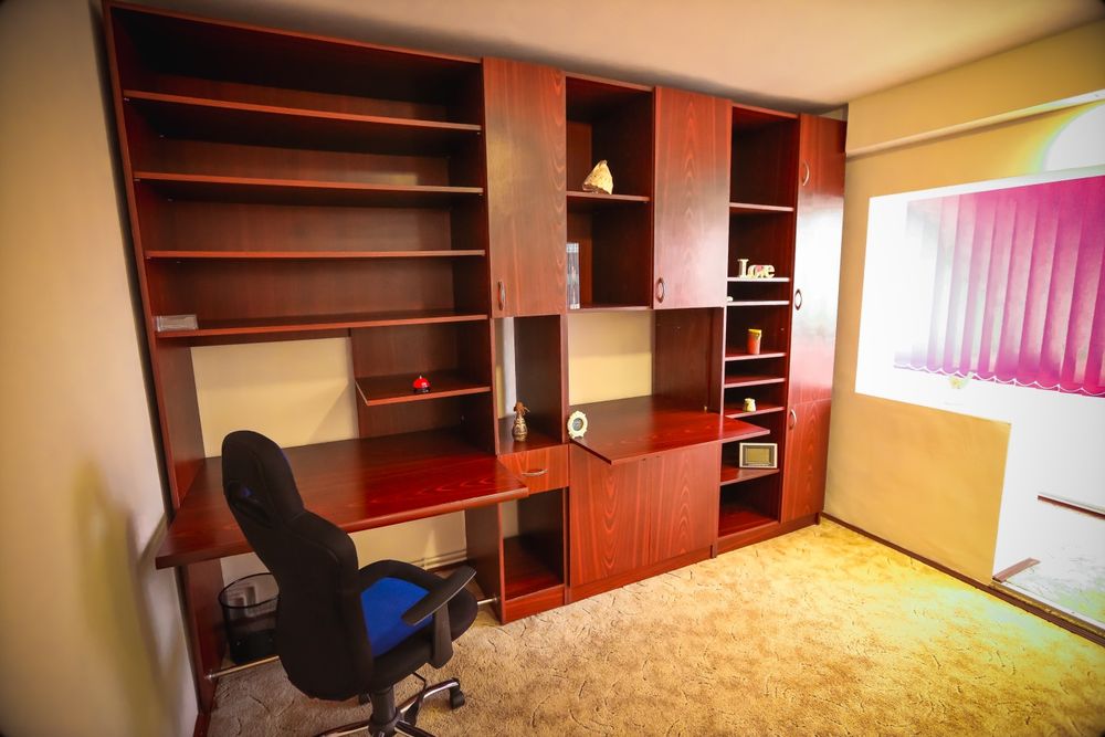 Închiriez apartamen