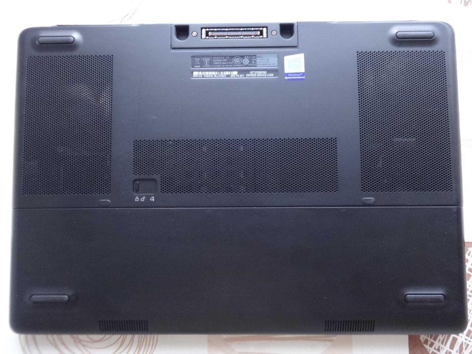 Лаптоп Dell Precision 7510 i5-6300HQ 2.3GHz/RAM16GB/RadeonR9 M375X 2GB