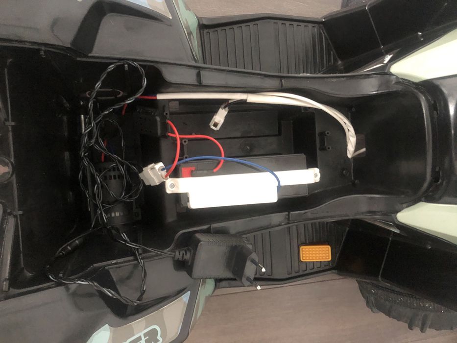 Mașină electrică pentru copii
