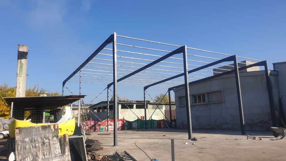 Vand hala metalică 8x14 cu panouri sandwich, hala se poate vinde compl