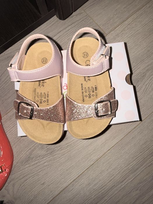 Sandalute fetita noi