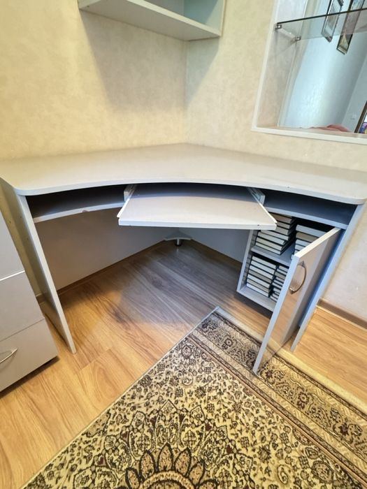 Продам рабочий уголок в идеальном состоянии.