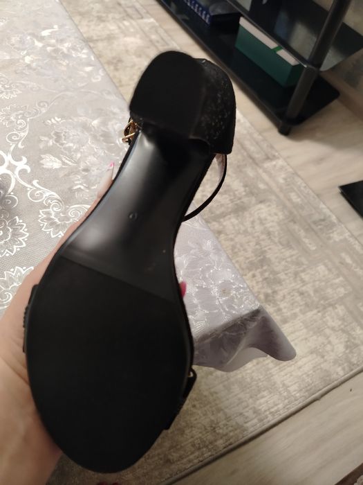 Продам босоножки