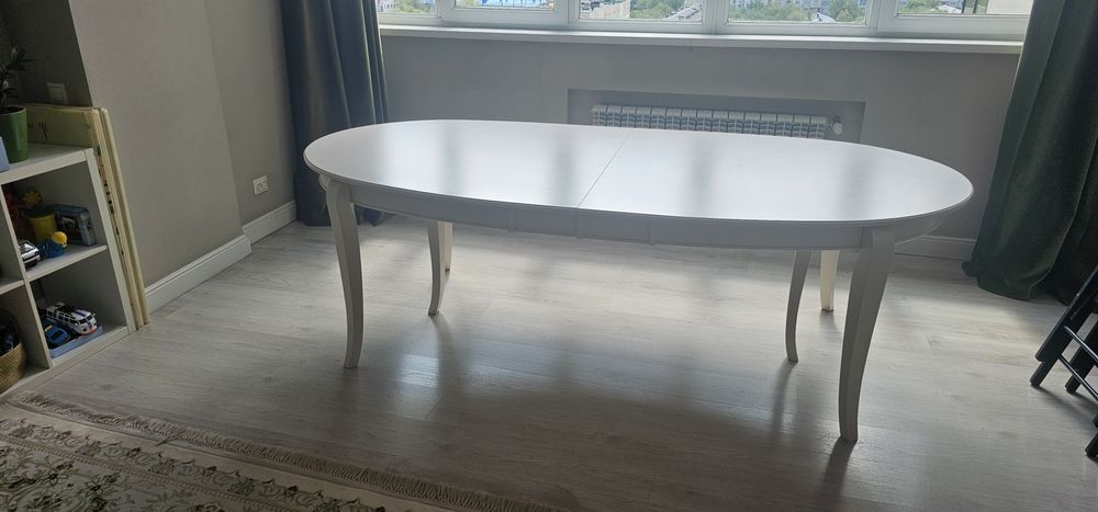 Продам стол для гостинной