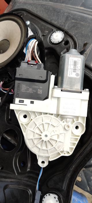 Vând motoraș macara,macara dreapta spate, închidere centralizată..vwCC