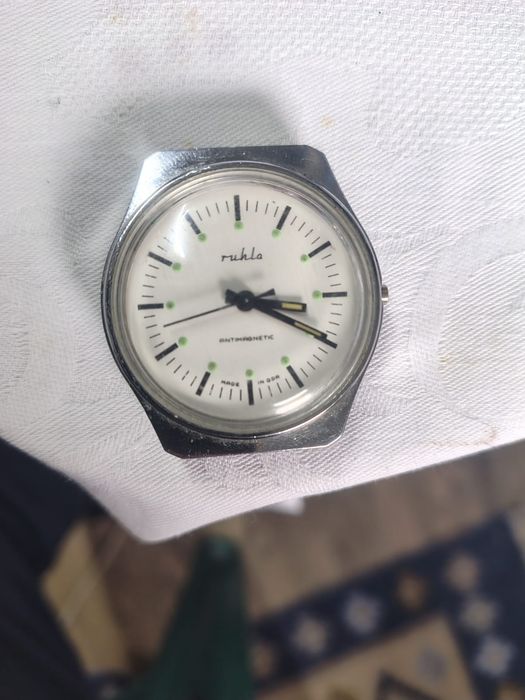 Ceas antimagnetic rahla