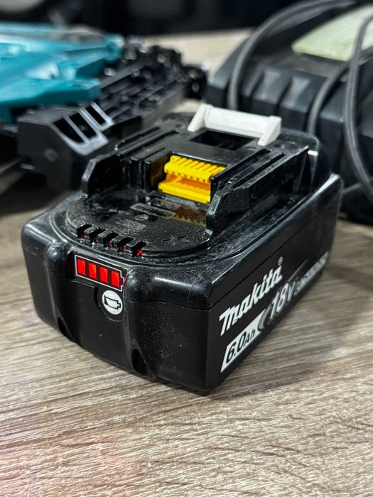 Такер за пирони Makita