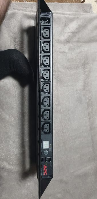 Unitate de distributie a energiei - PDU APC AP7920B, Switched, 8 prize