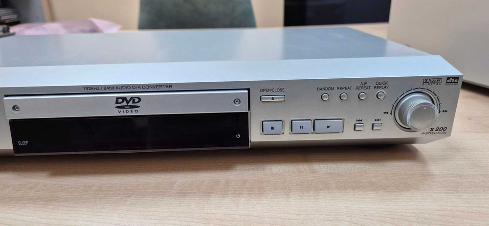 Продавам домашен DVD player Panasonic DVD-RV32 - 50 евро
