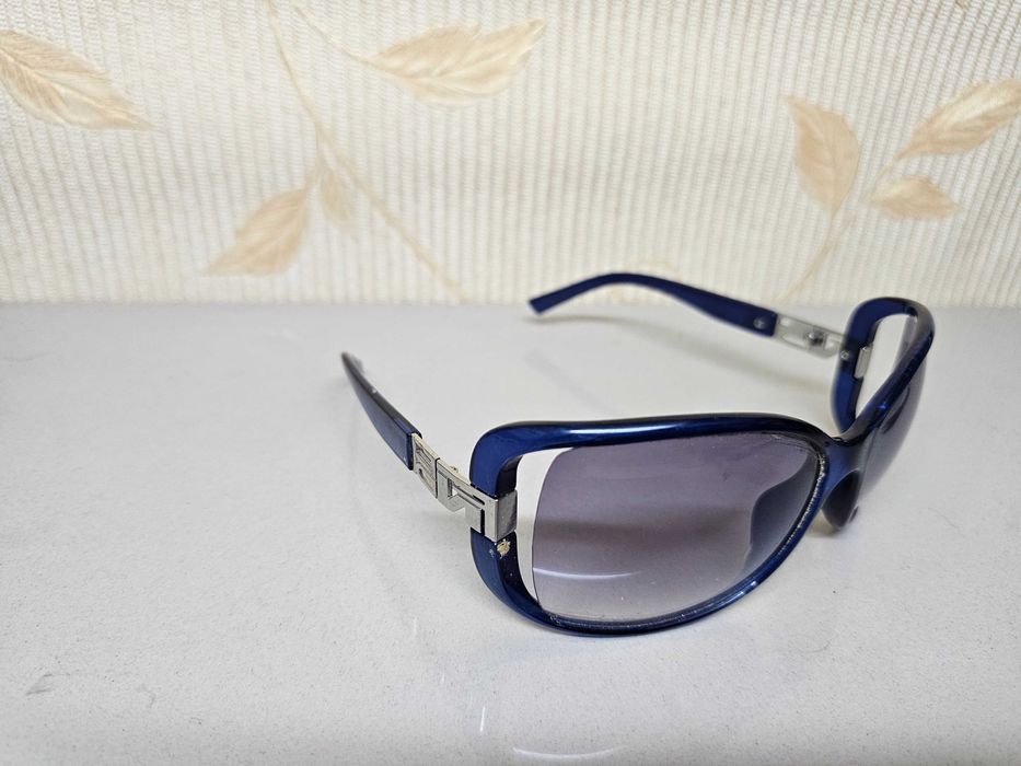 Очки солнцезащитные.