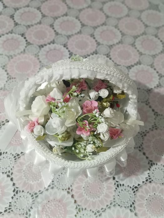 Vând buchet de florii din săpun și coșuleț cu flori de pus in piept