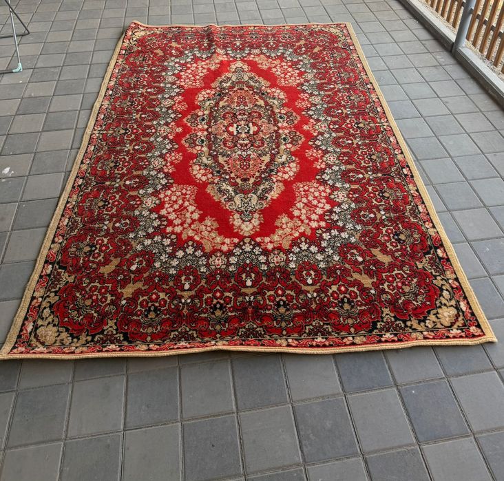 Продам б/у ковры