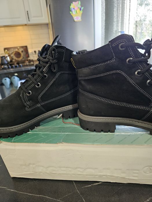 Продам зимние ботинки