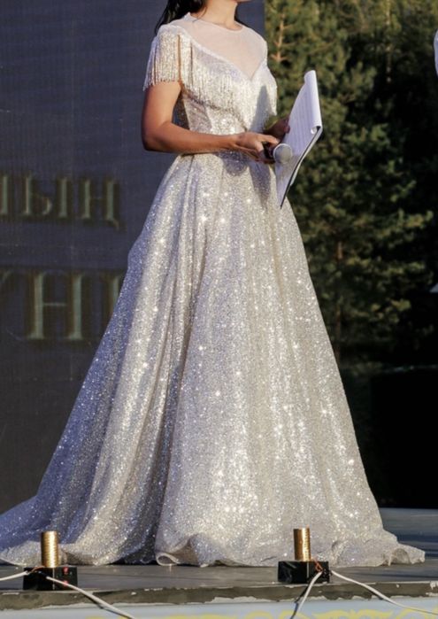 Продам шикарное платье