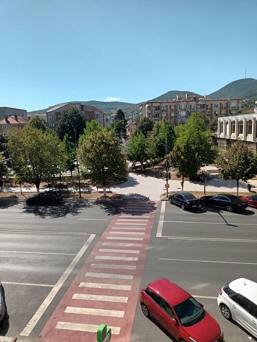 Proprietar,închiriez apartament 2 camere,etaj 1,ultracentral Deva