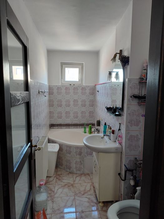 De vânzare apartament 3 camere