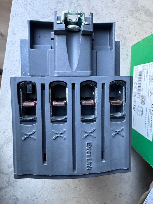 Контактор Schneider LC1DT60AP7