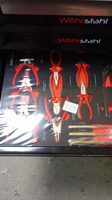 Количка с инструменти, оборудвана.