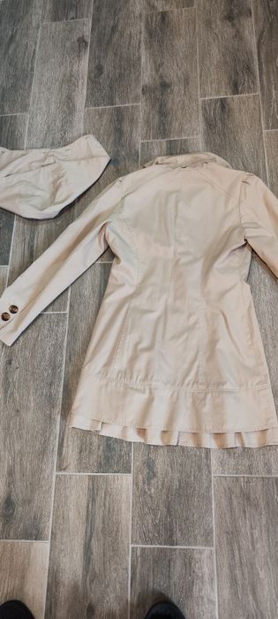 Оригинално дамско яке на Guess