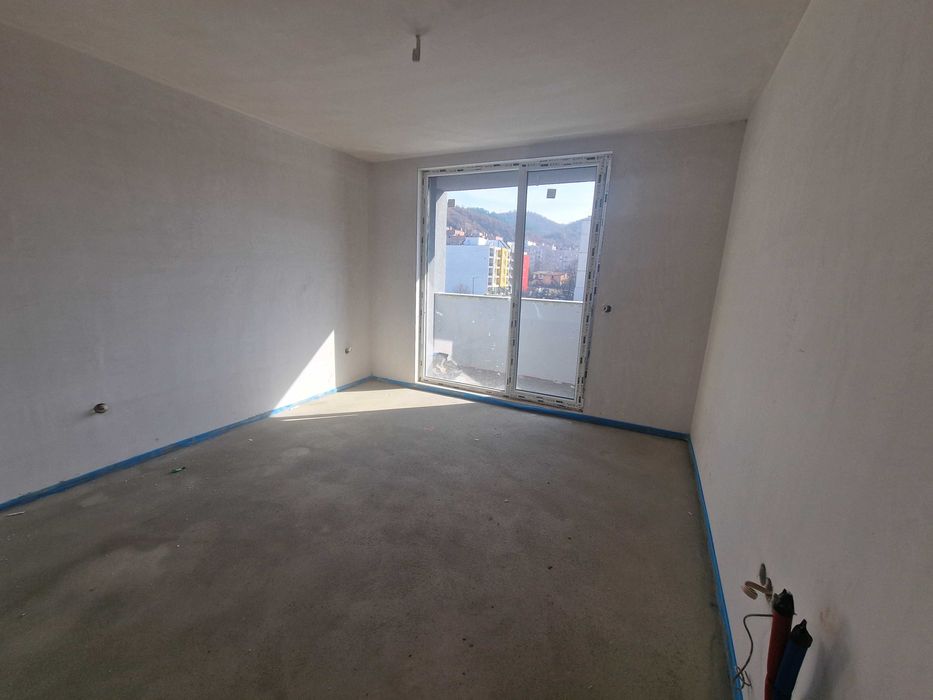 Тристаен апартамент за продажба в кв. Еленово, гр. Благоевград