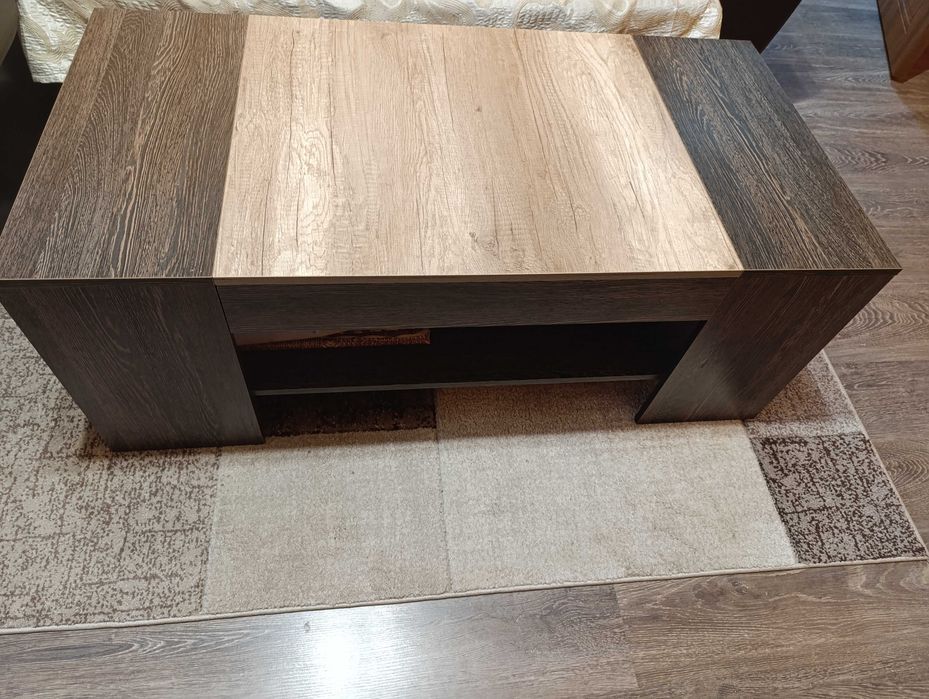 Продавам Холна маса