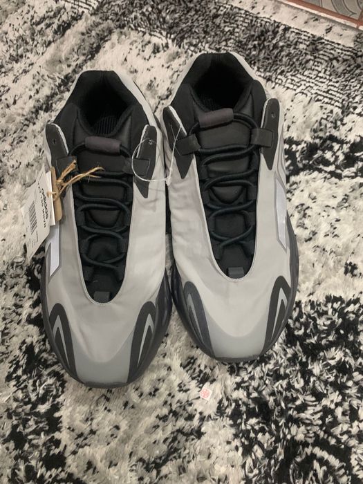 Adidas yezzy 700 MNVN noi cu eticheta fara cutie marimea 40 2/3!