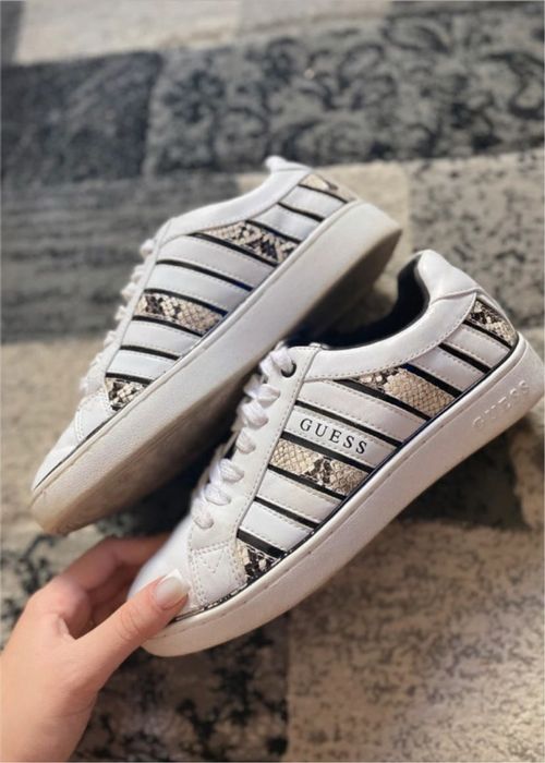 Sneakers Guess.