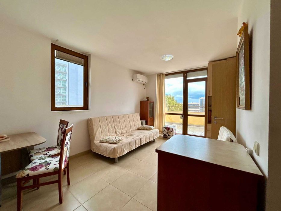 Просторен двустаен апартамент в к-с „Аштън Хол“