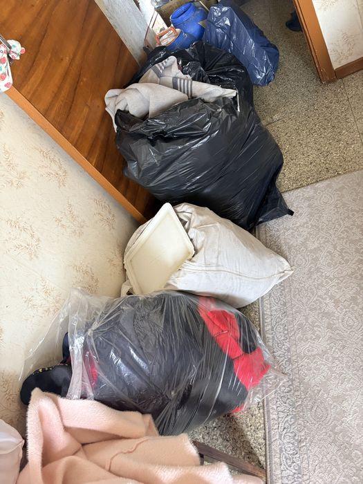 Отдам бесплатно вещи обувь
