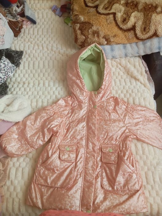Продам куртучку для девочки