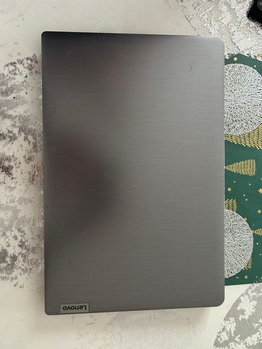 Vând laptop Lenovo