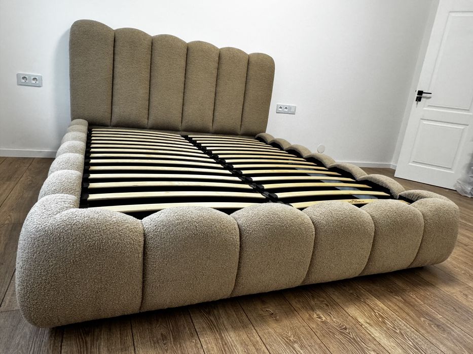 Pat tapitat cu somiera rabatabila