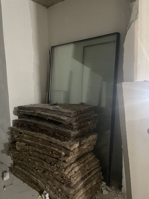 Пластик есік, айнектер