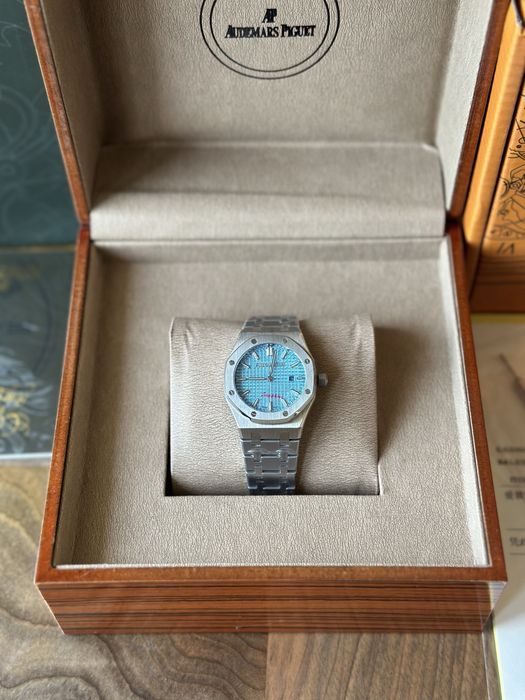 Audemars Piguet Royal Oak Blue Dial 33 mm Quartz - дамски модел