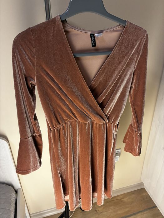 Елегнатна кафява рокля