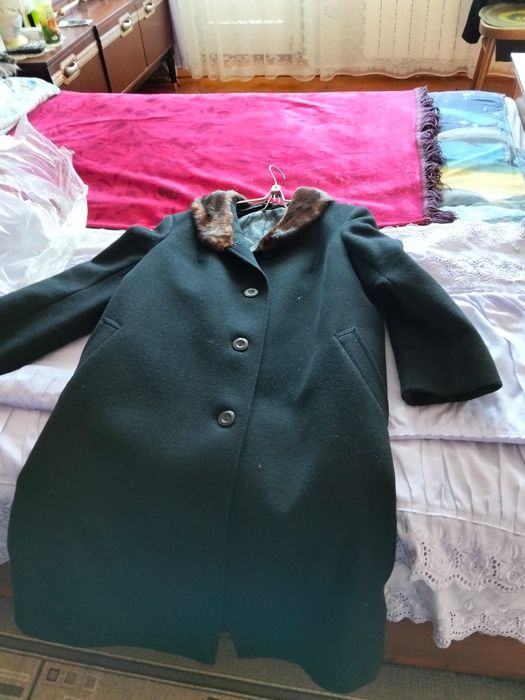 Отдам в дар пальто с норковым воротником