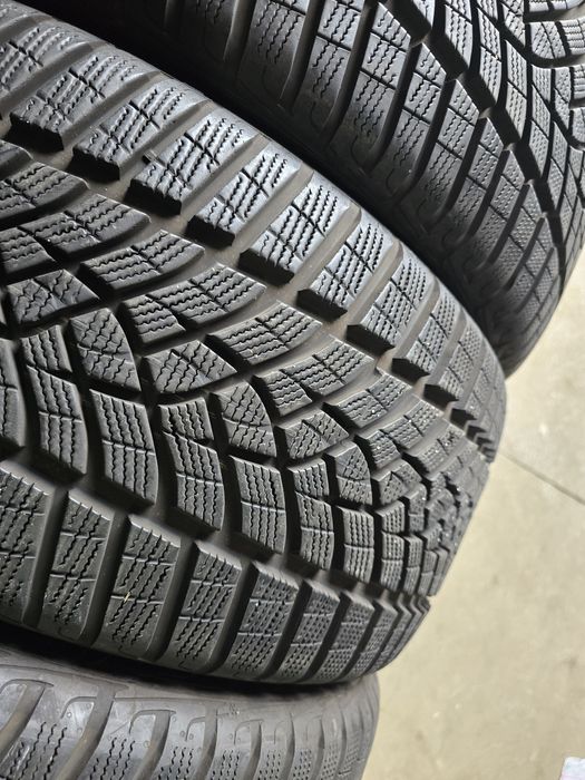 255/40/20 GOODYEAR 2бр