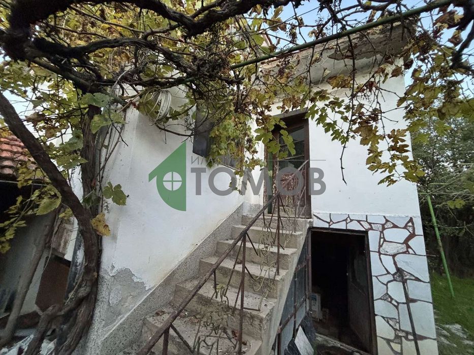 Къща с голям двор в село Найденово