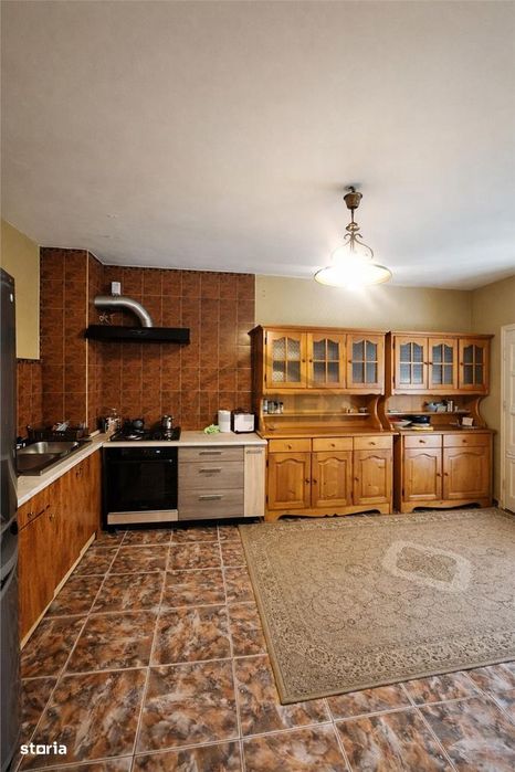Casa de inchiriat, 200mp, 5 camere, cu parcare, zona Dorobantilor, car