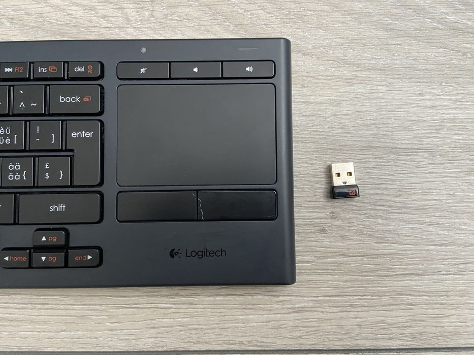 Tastatura Logitech Illuminated Living Room K830