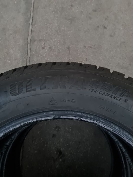 Зимни гуми 2 броя GOODYEAR UltraGrip 215 60 R16 дот 1918