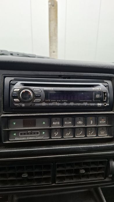 Sony CDX-GT414U.