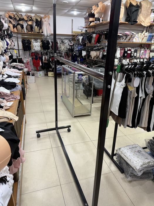 Продам стойку для одежды