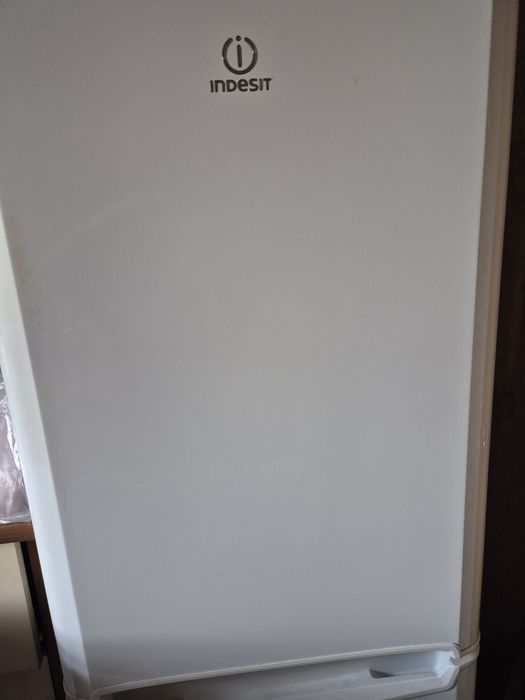 Холодильник Indesit